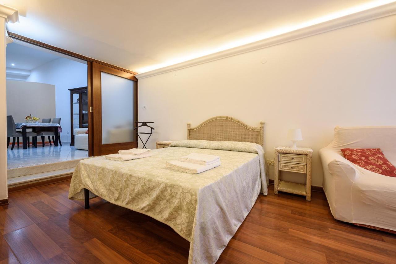 Via Avvocata 25 Apartment Naples Luaran gambar